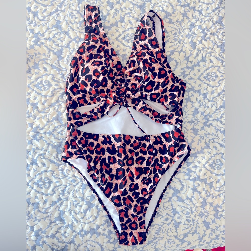 Brand new Shein swimsuit. Women’s 2XL.